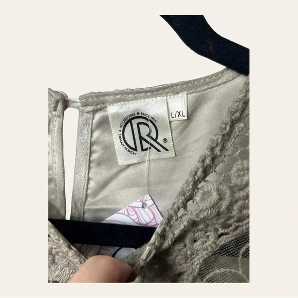 1271. Fashion APPAREL AND ACCESSORIES BLOUSE SLEEVELESS FAUX SUEDE W/ LACE - Picture 6 of 11